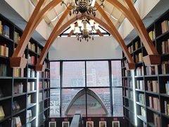 -钟书阁(松江泰晤士小镇店)