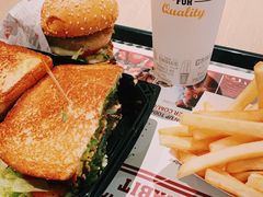 -The Habit Burger Grill 哈比特汉堡(复兴soho店)