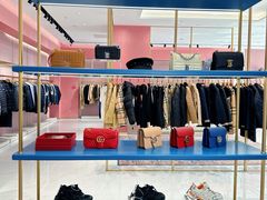 -百年港湾奥特莱斯(香炉礁店)