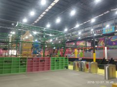 -超人空间竞技场·轰趴团建蹦床主题公园