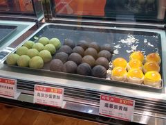 乌豆沙蛋黄酥-陶陶居饼家(惠福东路店)