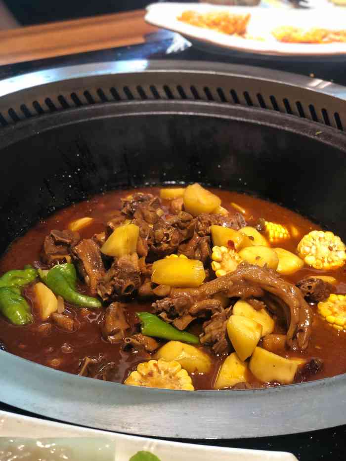 小东北烧烤(华侨大学店)-"用餐环境实在太恶劣了,普遍都是华大的学生.