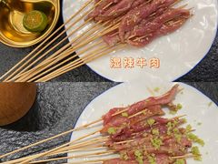 -何妹湿辣牛肉·粤式烧烤砂煲(桂雅路店)
