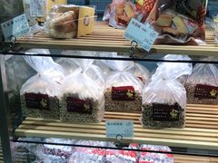 面包甜点陈列柜-苹果花园(襄阳南路店)