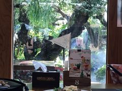 -Chom Cafe and Restaurant