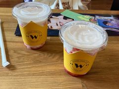 草莓牛奶-W CAFE(甜爱路店)