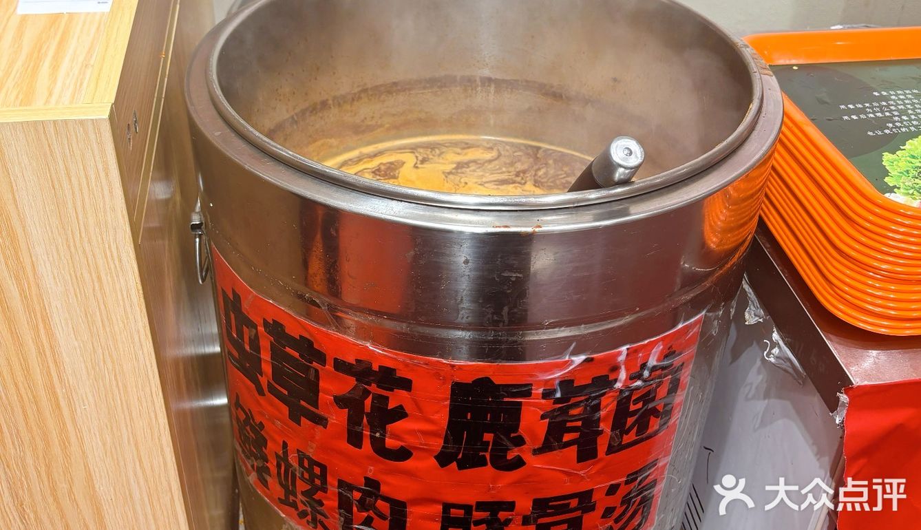 金桥这条美食街又开了一家螺蛳粉店！