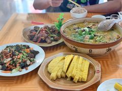 -凤百年大骨鸡饭庄