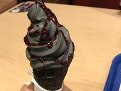 酷黑火山华夫冰淇淋（黑芝麻）-汉堡王(保定万博广场店)