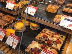 面包甜点陈列柜-巴黎贝甜(昆城广场店)