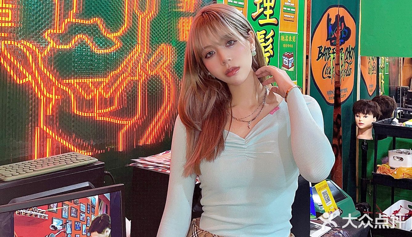 女生辫子造型也很酷