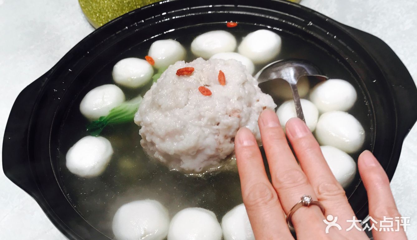 菜品摆盘较讲究，是我喜欢的咸鲜口味