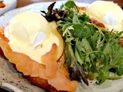 熏三文鱼班尼迪克蛋-ROAST coffee & eatery