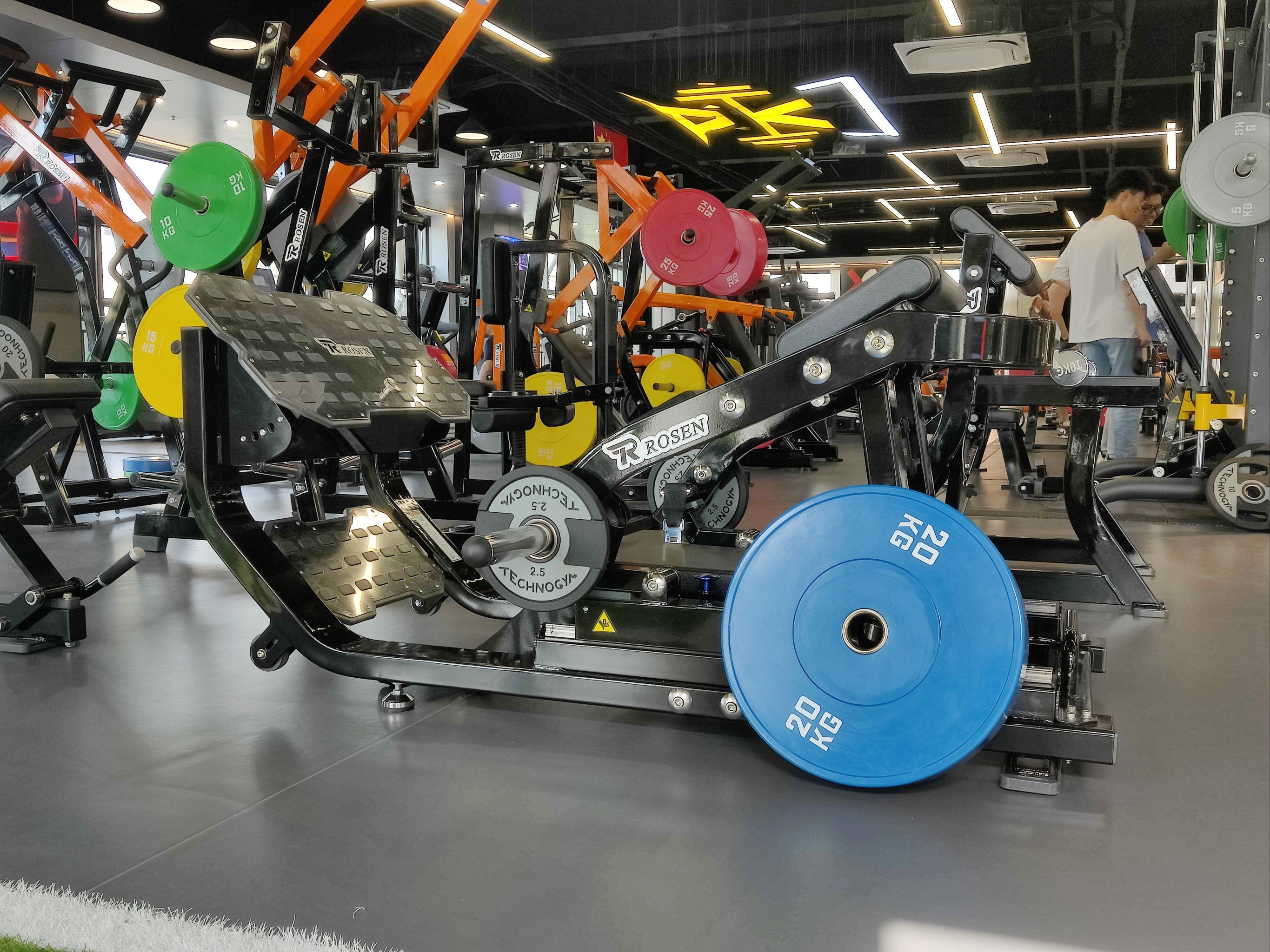 恒心健身全新悍马挂片器械闪亮登场[色][色]