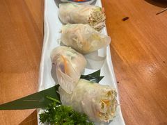 牛油果与虾的和风春卷-鸟鸣门屋台料理(金帝银泰店)