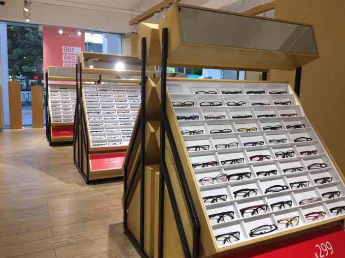 庄氏眼镜(总部店)-"眼镜店还不错,价格公道,店家热心,我和母.