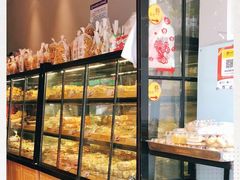 面包甜点陈列柜-宏发红西饼屋(天津路店)