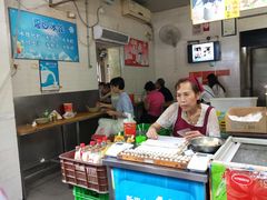 大堂-家阳赵师傅油饼包烧麦(粮道街店)