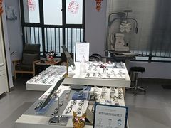 -视野联行眼镜•蔡司•依视路(温江店)