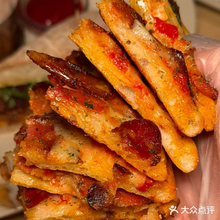 成都这么惊艳的美式西餐厅真不多了…
