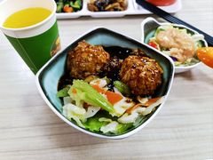 风味狮子头饭-香妃烤鸡(新奥店)