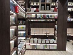 -钟书阁(群光广场店)