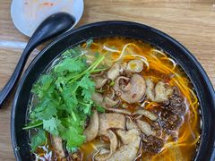 特色肥肠面-耙豌豆重庆小面