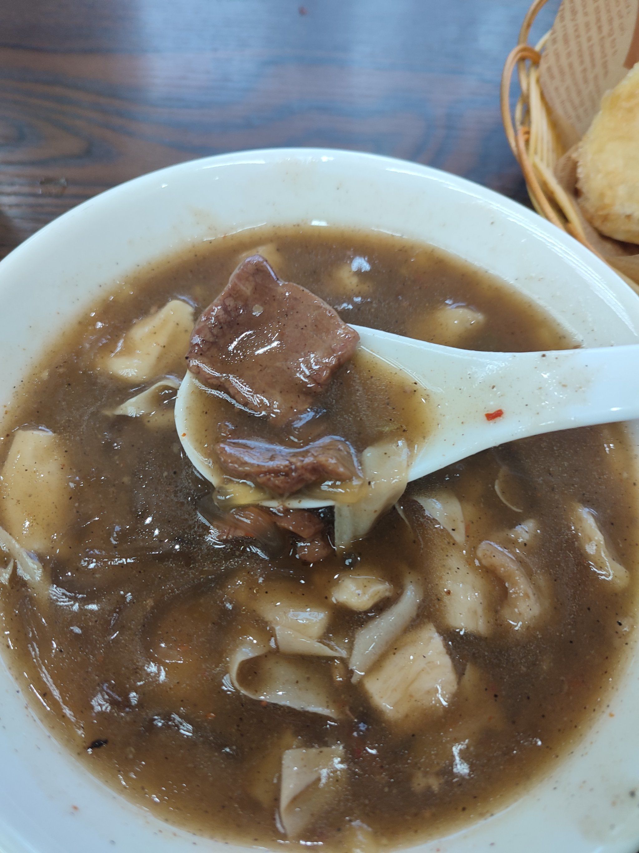 来一碗热乎乎牛肉胡辣汤