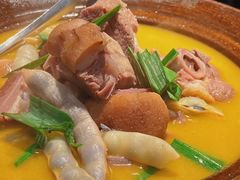 -帅巴人舅母子腊蹄民俗村