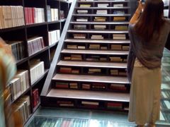 -钟书阁(松江泰晤士小镇店)