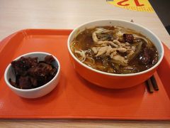 酸菜肉丝米线加辣子鸡-越洋肖氏老米线(杨家坪店)