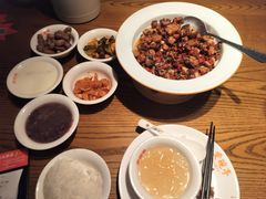 -爱碗亭·鲜炒湖南菜(壹城中心店)