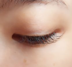 -一本X目奈子日式单根美睫专业店