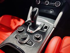 -上海保利玛莎拉蒂和阿尔法罗密欧(华翔路店)