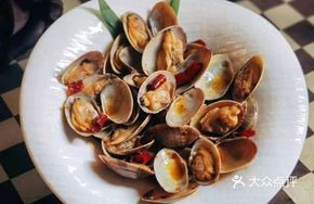 Signature Steamed Clams