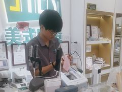-美式眼镜·授权蔡司.依视路.尼康.豪雅.明月(人民广场店)
