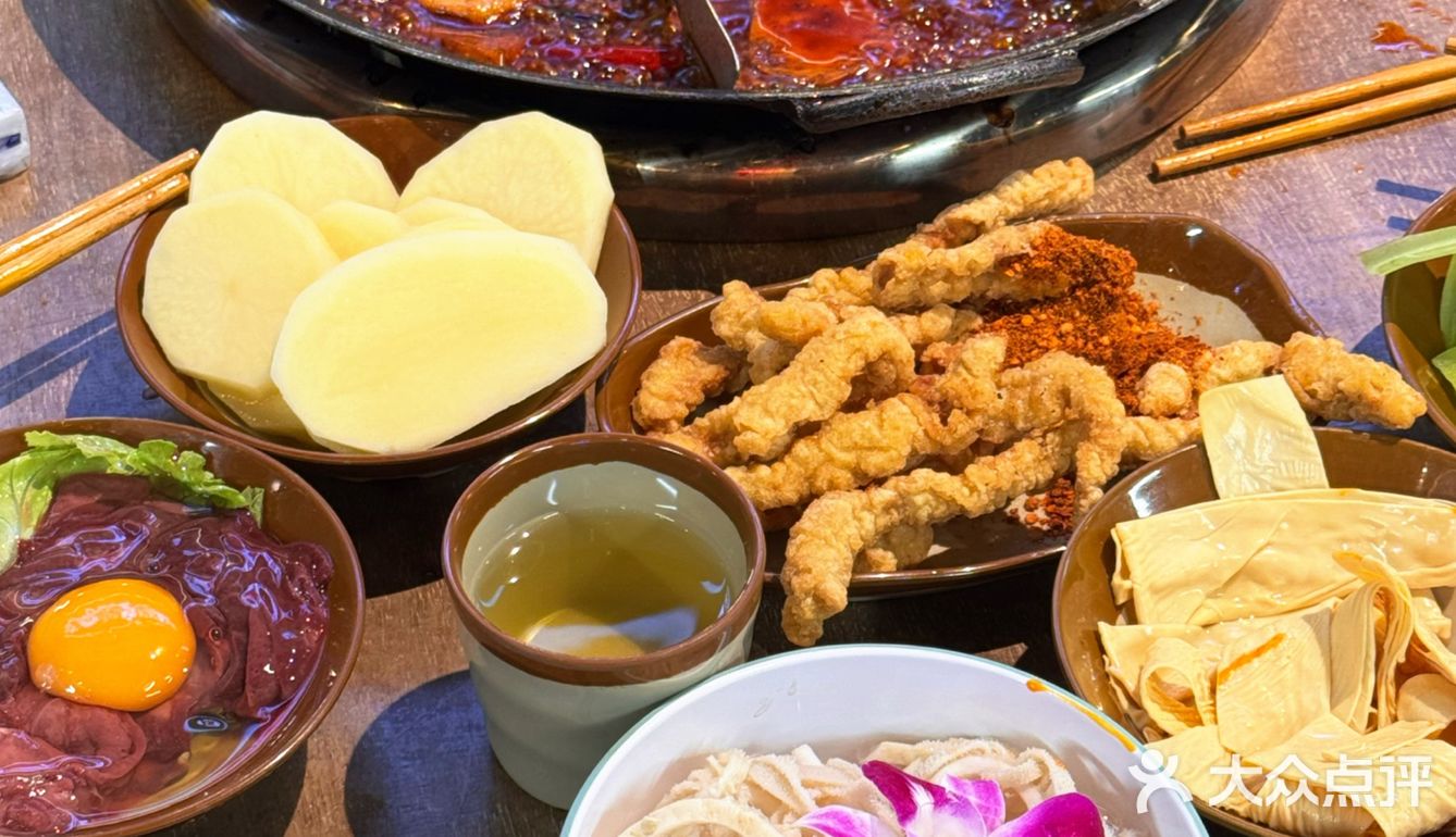 热辣滚烫的重庆火锅-天府新区宝藏火锅店
