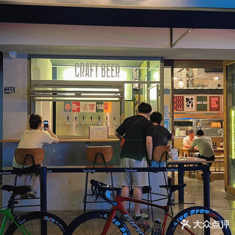 十全街这家氛围感🍕披萨店！你们打卡了吗？