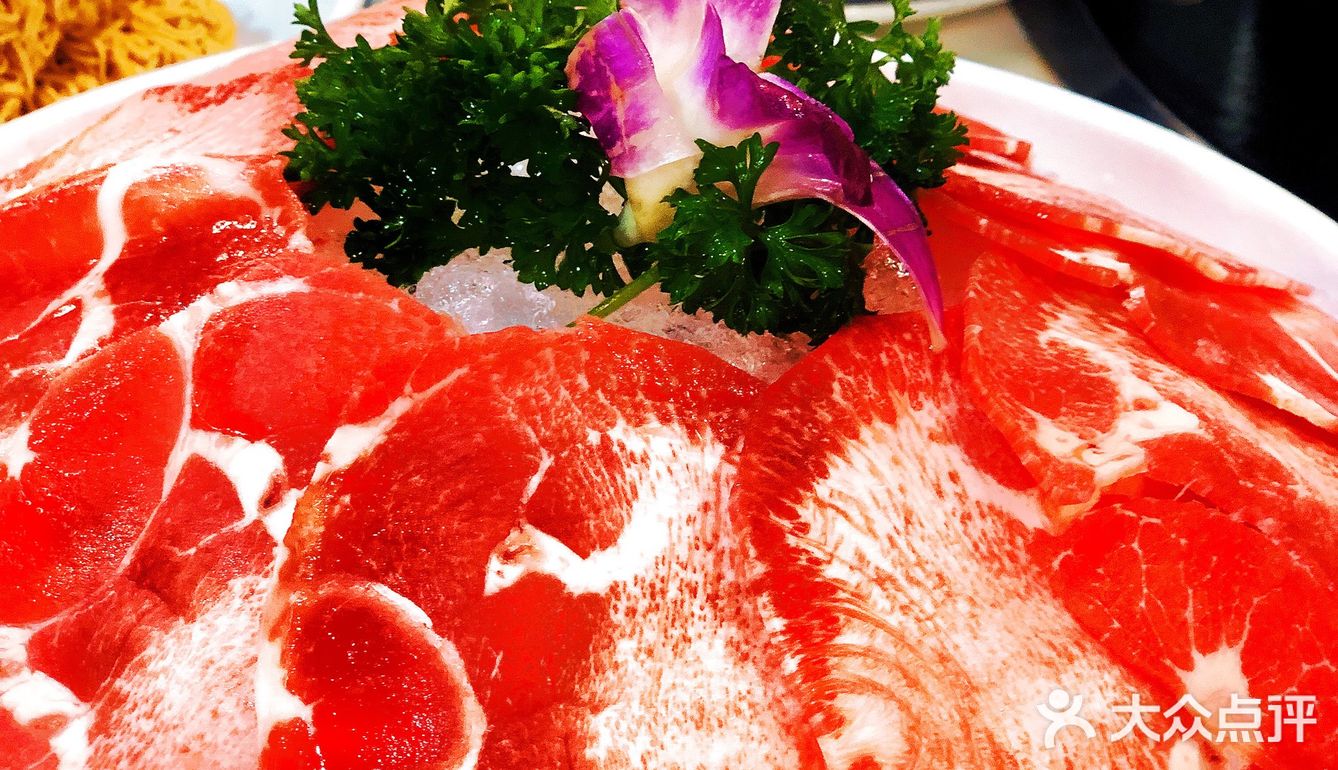 这家🍲海鲜火锅太猛，鲜到连汤底都喝完