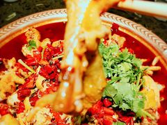 -沪小二炭火蛙锅(淮海中路美食不夜城店)