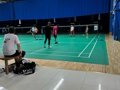 -中地华冠羽毛球俱乐部