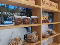 面包甜点陈列柜-分子跳动鲜活面包(五一大道店)