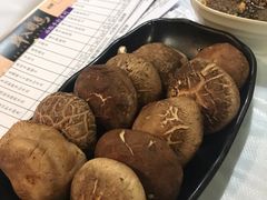 -鲜入围煮花胶鸡海鲜火锅