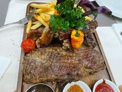 西冷牛排配果味猪排骨/薯条-花园饭店-西餐厅