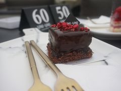 -UNI UNI(环亚凯瑟琳店)