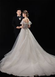 点击看大图 -挪娅婚纱摄影皇家会所