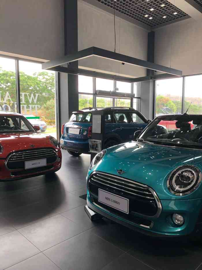 三亚粤宝宝马4s店(天涯店)-"提前四天预约的图四小帅哥…结果当天休假