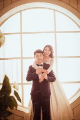-现代经典婚纱摄影