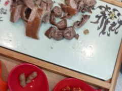 -有红鸡毛店·川菜(建设路店)