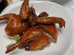 玻璃脆皮乳鸽皇-新雅粤菜馆(南京东路店)